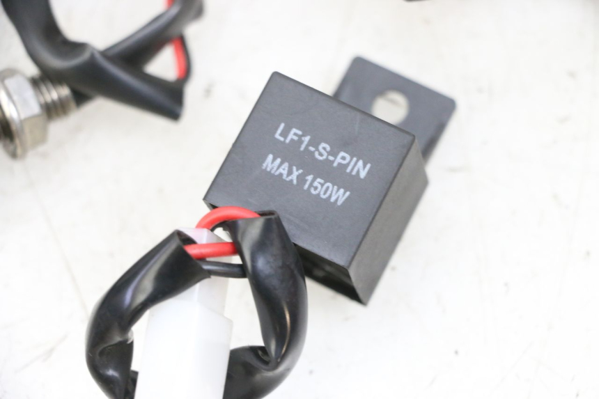 photo de DELANTERO INTERMITENTE KAWASAKI ZR 7 750 (1999 - 2001) - Características distintivas