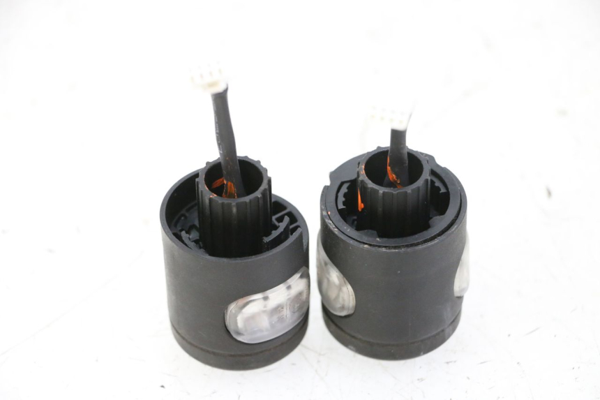 photo de DELANTERO INTERMITENTE SEGWAY NINEBOT ZT3 PRO 1