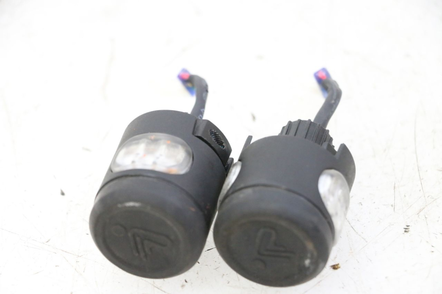 photo de DELANTERO INTERMITENTE SEGWAY NINEBOT ZT3 PRO 1