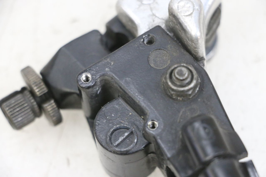 photo de SOPORTE MANETA EMBRAGUE KAWASAKI ZR 7 750 (1999 - 2001) - Primer plano técnico