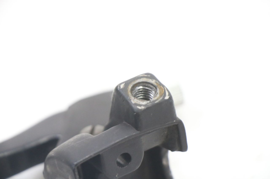 photo de SOPORTE MANETA FRENO IZQUIERDA DERBI SENDA R X-TREME 50 (2006 - 2010)