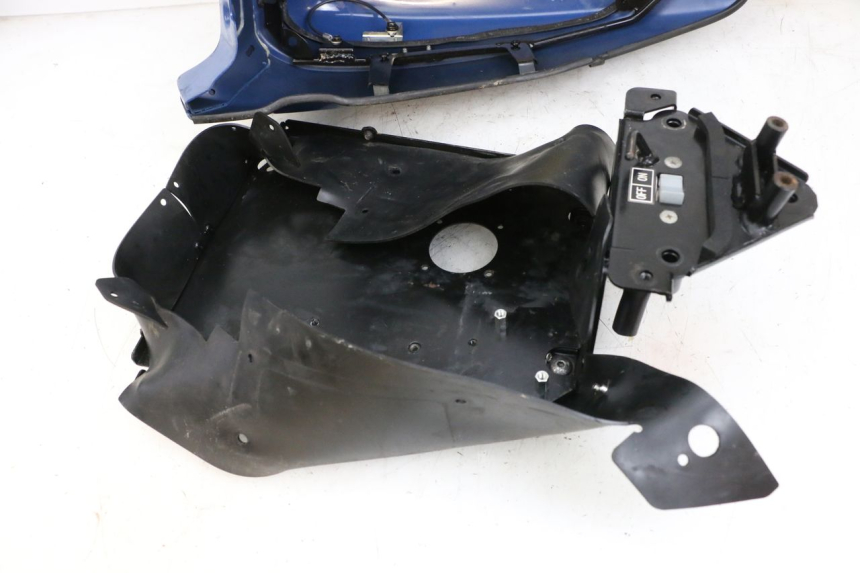 photo de ASIENTO DE ALMACENAMIENTO YAMAHA FJR ABS 1300 (2006 - 2012) - Detalle de la pieza