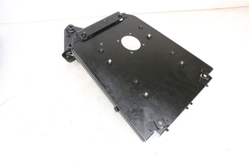 photo de ASIENTO DE ALMACENAMIENTO YAMAHA FJR ABS 1300 (2006 - 2012) - Características distintivas