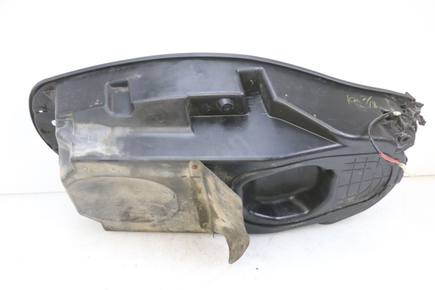 photo de ASIENTO COFRE SYM GTS EVO 125 (2009 - 2013) - Primer plano técnico