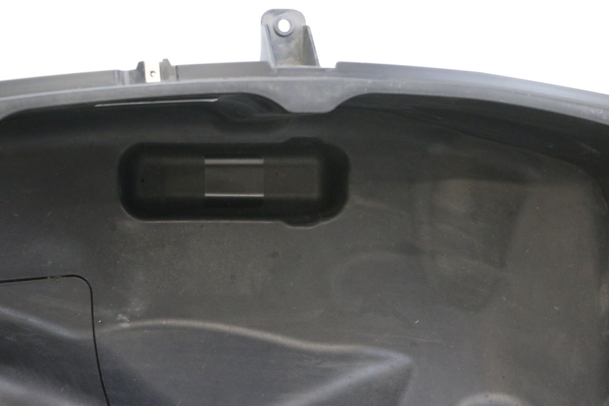 photo de ASIENTO COFRE PIAGGIO MP3 HPE 350 (2018 - 2020) - Enfoque en la estructura