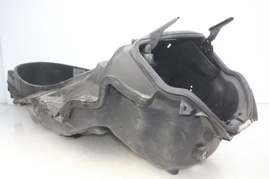 photo de CAJA DEL ASIENTO PIAGGIO MP3 LT 300 (2010 - 2016) - Zoom estado de uso