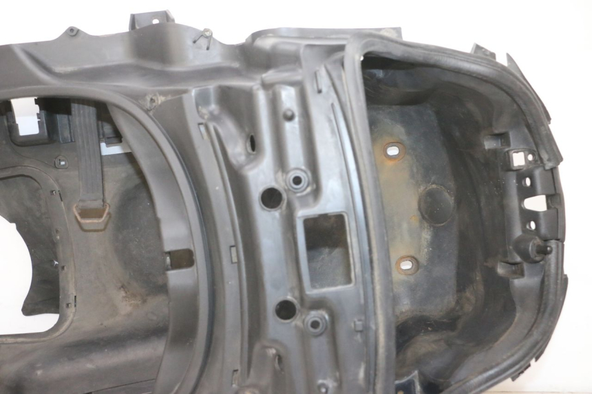 photo de ASIENTO COFRE PIAGGIO MP3 RL 250 (2007 - 2010) - Primer plano técnico