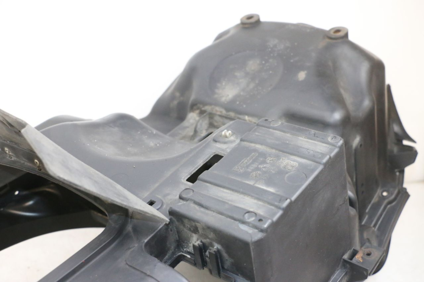 photo de ASIENTO COFRE PIAGGIO MP3 RL 250 (2007 - 2010) - Estado de la superficie y material