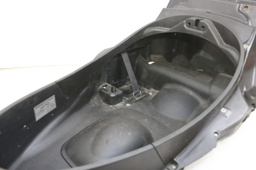photo de ASIENTO COFRE PIAGGIO MP3 RL 250 (2007 - 2010) - Estado de la superficie y material