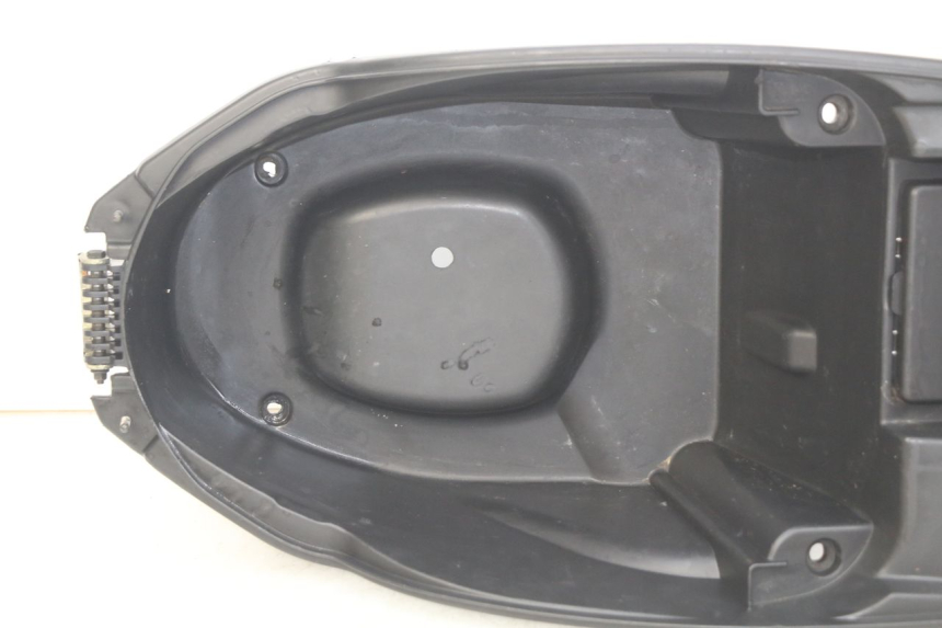 photo de CAJA DEL ASIENTO PEUGEOT KISBEE 4T 50 (2010 - 2017)