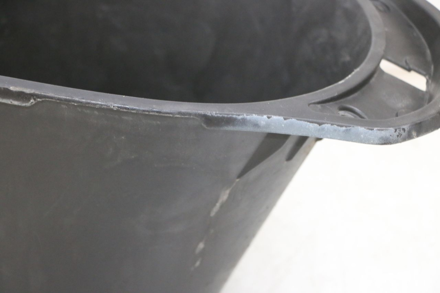 photo de BAÚL DE ASIENTO DAELIM S1 125 (2007 - 2016) - Detalles de los puntos de fijación