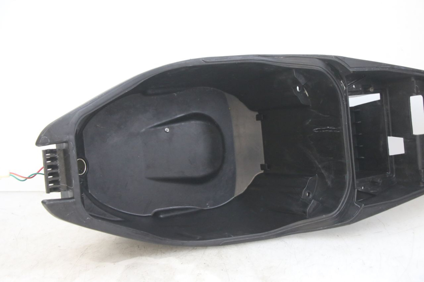 photo de CAJA DEL ASIENTO PEUGEOT SPEEDFIGHT 4 4T 50 (2015 - 2019)