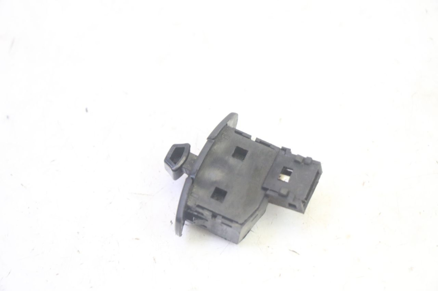 photo de INTERRUPTOR DE INTERMITENTES PEUGEOT DJANGO 4T 50 (2014 - 2019) - Zoom estado de uso