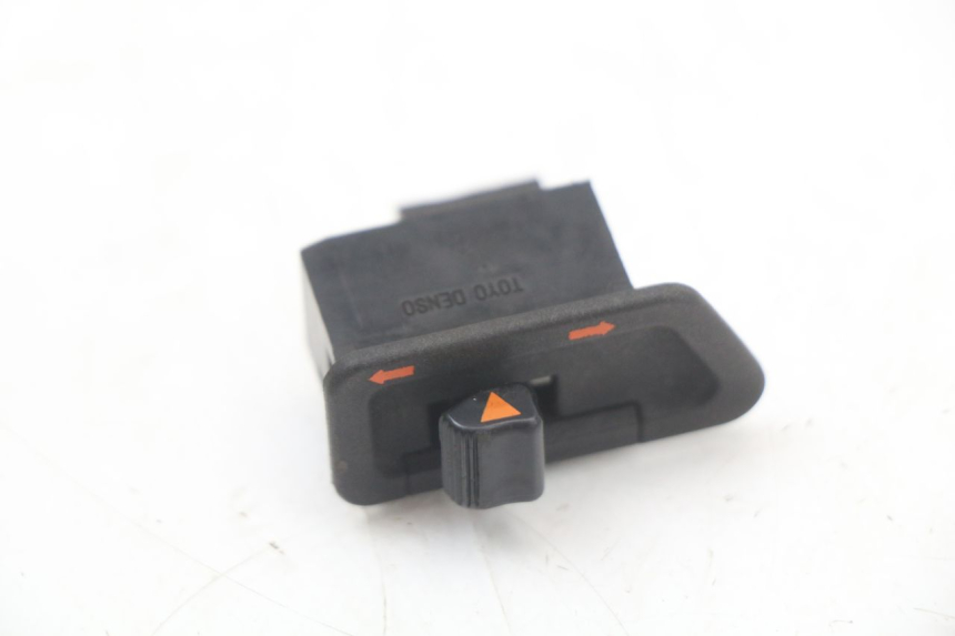 photo de INTERRUPTOR DE INTERMITENTES HONDA FES PANTHEON 2T 125 (1998 - 2002)