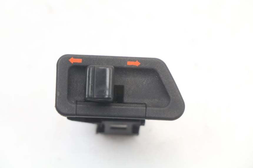 photo de INTERRUPTOR DE INTERMITENTES HONDA FES PANTHEON 2T 125 (1998 - 2002)
