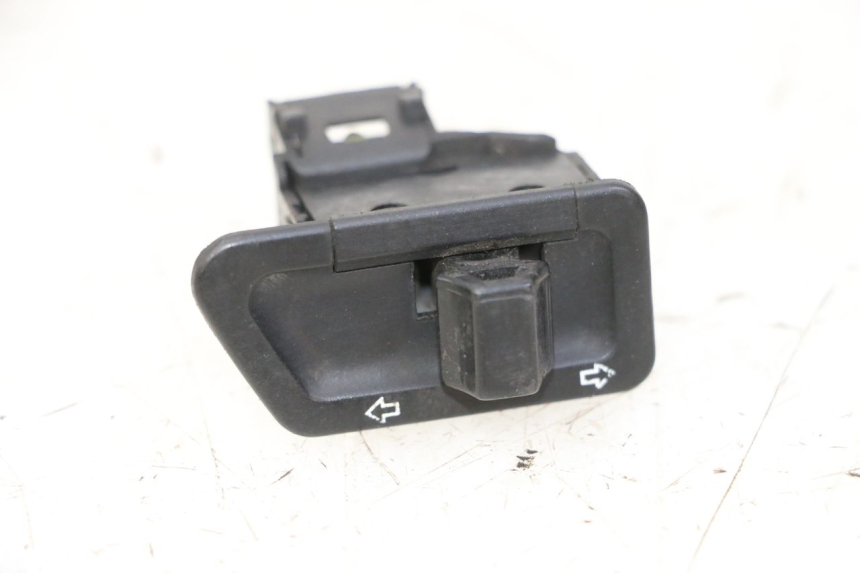 photo de INTERRUPTOR DE INTERMITENTES. SYM FIDDLE 2 50 (2008 - 2013)