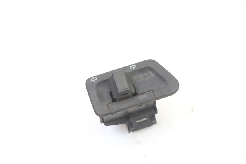 photo de INTERRUPTOR DE INTERMITENTES SYM FIDDLE 3 III 125 (2014 - 2020)