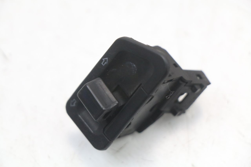 photo de CONMUTADOR INTERMITENTE SYM FIDDLE 3 III 50 (2014 - 2020)