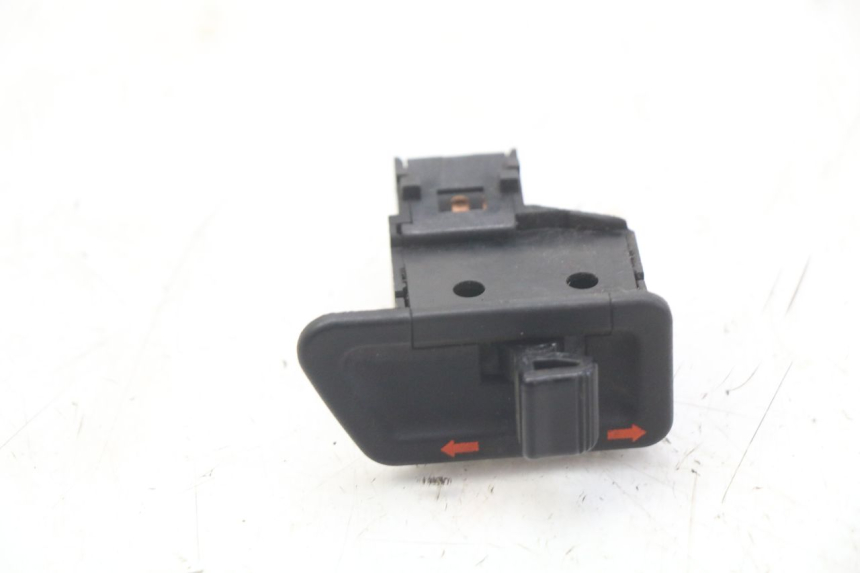 photo de INTERRUPTOR DE INTERMITENTES HONDA FES PANTHEON 2T 125 (1998 - 2002)