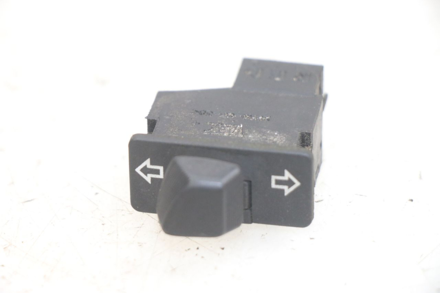 photo de INTERRUPTOR DE INTERMITENTES HONDA PCX (JF28) 125 (2009 - 2011)