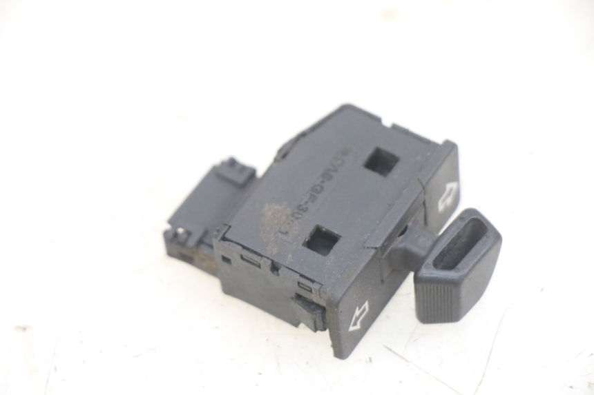 photo de INTERRUPTOR DE INTERMITENTES HONDA PCX (JF28) 125 (2009 - 2011)