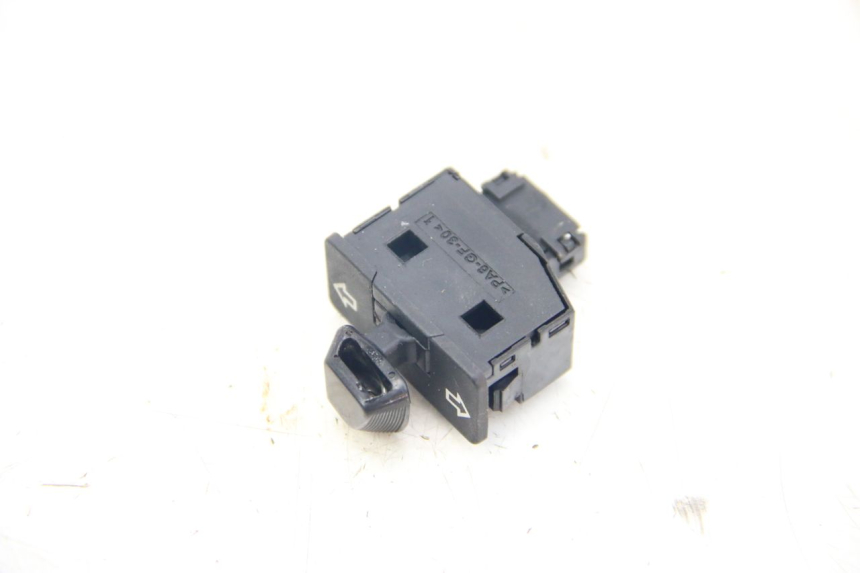 photo de INTERRUPTOR DE INTERMITENTES HONDA VISION NSC R 50 (2013 - 2015)