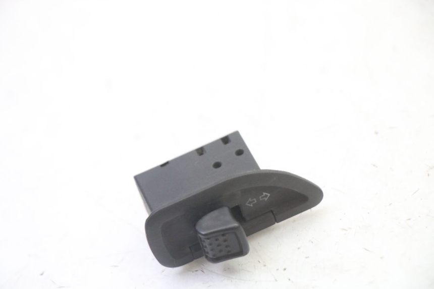 photo de INTERRUPTOR DE INTERMITENTES PIAGGIO LIBERTY 4T 50 (2009 - 2015)