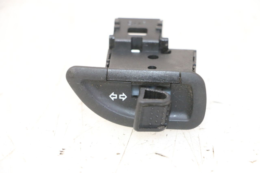 photo de CONMUTADOR INTERMITENTE PIAGGIO MP3 HPE 310 (2024 - 2025)
