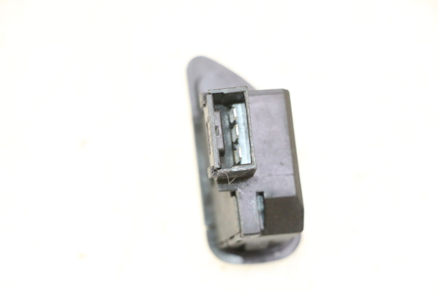 photo de CONMUTADOR INTERMITENTE PIAGGIO MP3 HPE 310 (2024 - 2025)