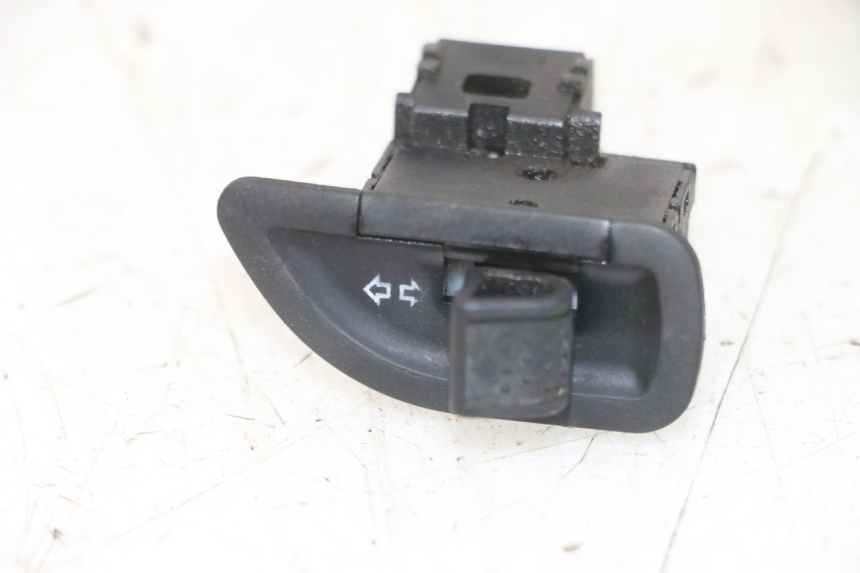 photo de CONMUTADOR INTERMITENTE PIAGGIO MP3 LT 300 (2010 - 2016)