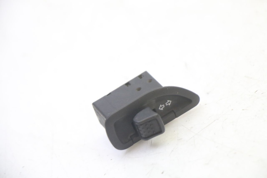 photo de INTERRUPTOR DE INTERMITENTES PIAGGIO MP3 RL 250 (2007 - 2010)
