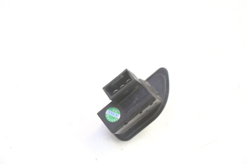 photo de INTERRUPTOR DE INTERMITENTES PIAGGIO MP3 RL 250 (2007 - 2010)