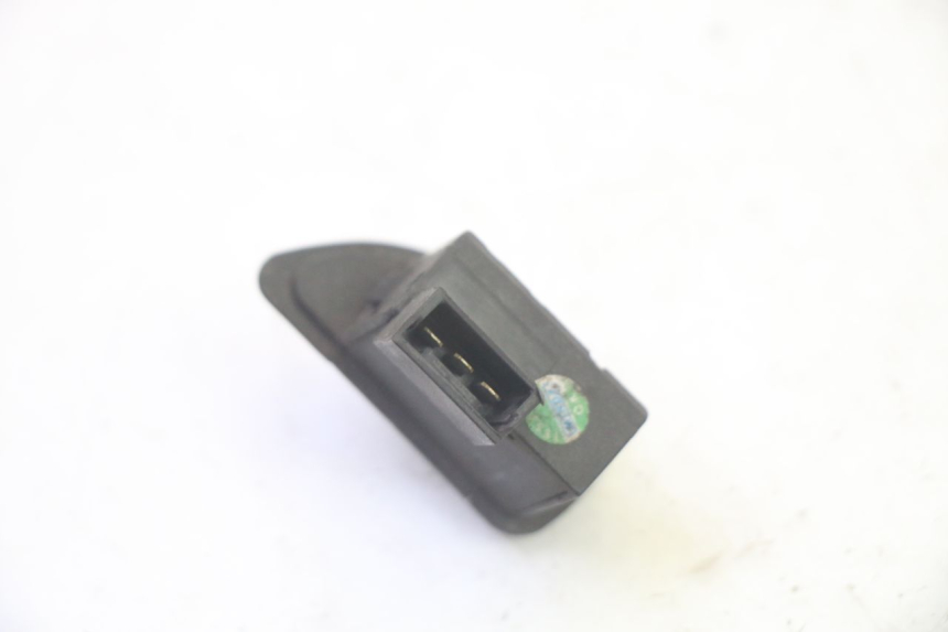 photo de INTERRUPTOR DE INTERMITENTES PIAGGIO MP3 RL 250 (2007 - 2010)