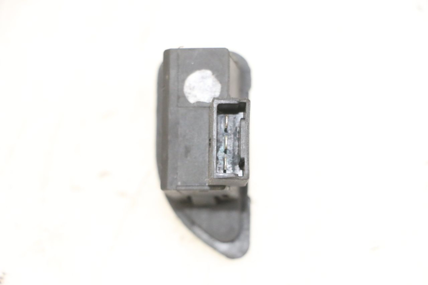 photo de INTERRUPTOR DE INTERMITENTES PIAGGIO NEW TYPHOON 50 (2018 - 2021) - Zoom estado de uso