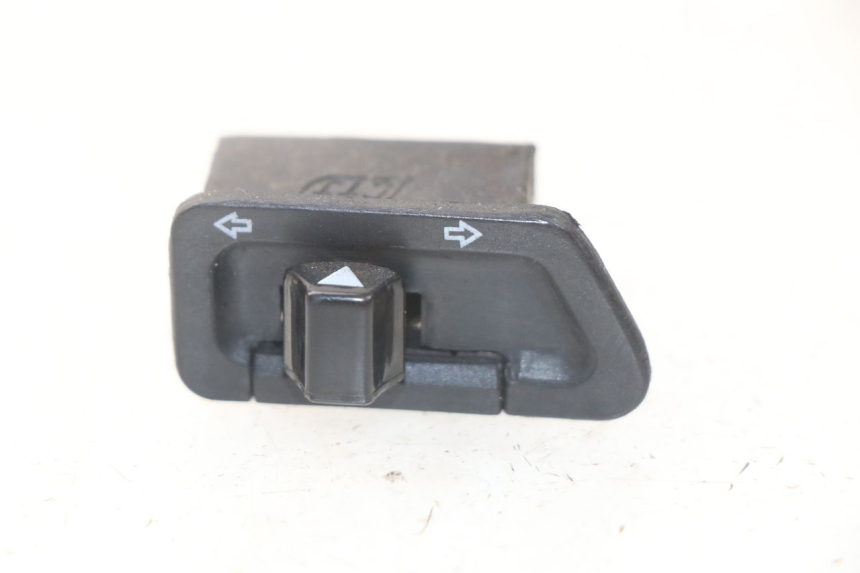 photo de INTERRUPTOR DE INTERMITENTES SYM ORBIT III 3 4T 50 (2018 - 2021)