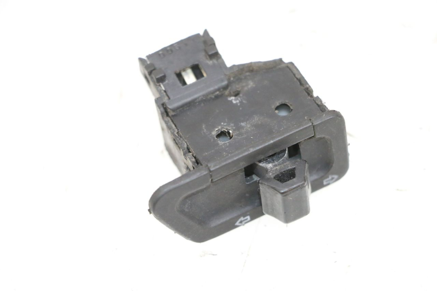 photo de INTERRUPTOR DE INTERMITENTES SYM ORBIT III 3 4T 50 (2018 - 2021) - Detalle de la pieza