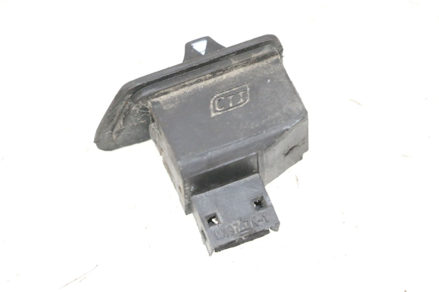 photo de INTERRUPTOR DE INTERMITENTES SYM ORBIT III 3 4T 50 (2018 - 2021) - Otra perspectiva