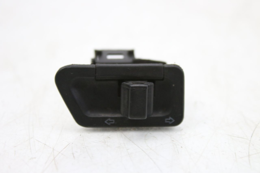 photo de INTERRUPTOR DE INTERMITENTES PEUGEOT TWEET 125 (2010 - 2017)