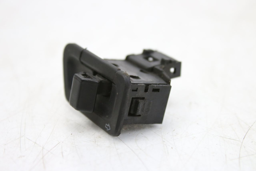 photo de INTERRUPTOR DE INTERMITENTES PEUGEOT TWEET 125 (2010 - 2017)