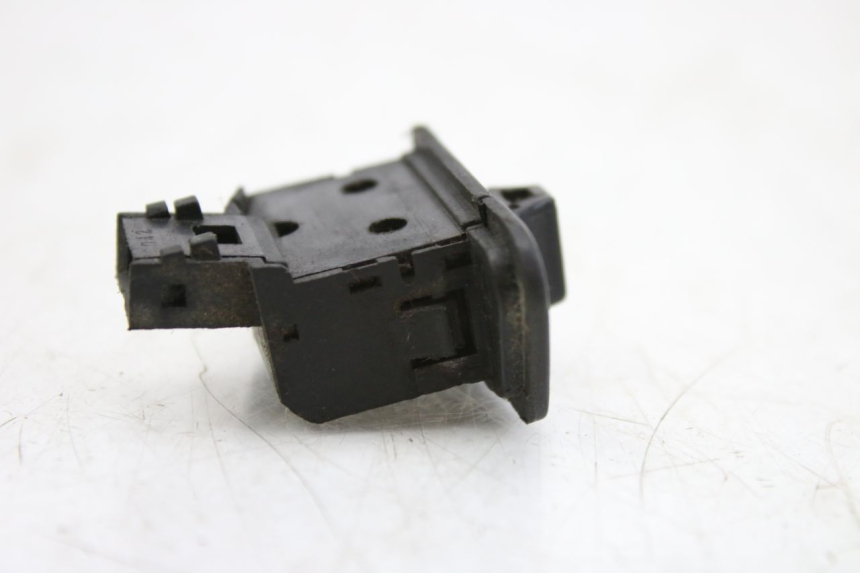 photo de INTERRUPTOR DE INTERMITENTES PEUGEOT TWEET 125 (2010 - 2017)