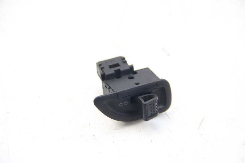 photo de INTERRUPTOR DE INTERMITENTES PIAGGIO BEVERLY 125 (2010 - 2015)