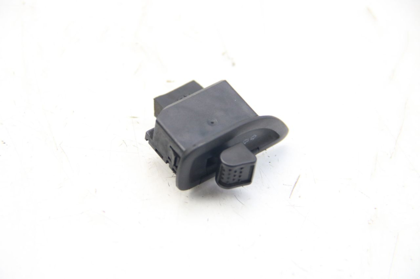 photo de INTERRUPTOR DE INTERMITENTES PIAGGIO BEVERLY 125 (2010 - 2015)