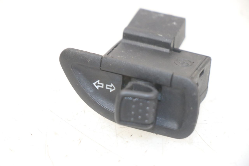 photo de INTERRUPTOR DE INTERMITENTES PIAGGIO FLY 125 (2005 - 2012)