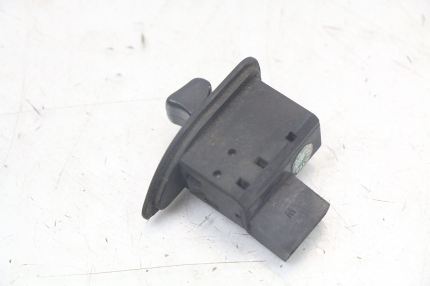 photo de INTERRUPTOR DE INTERMITENTES. PIAGGIO LIBERTY 125 (2009 - 2013)