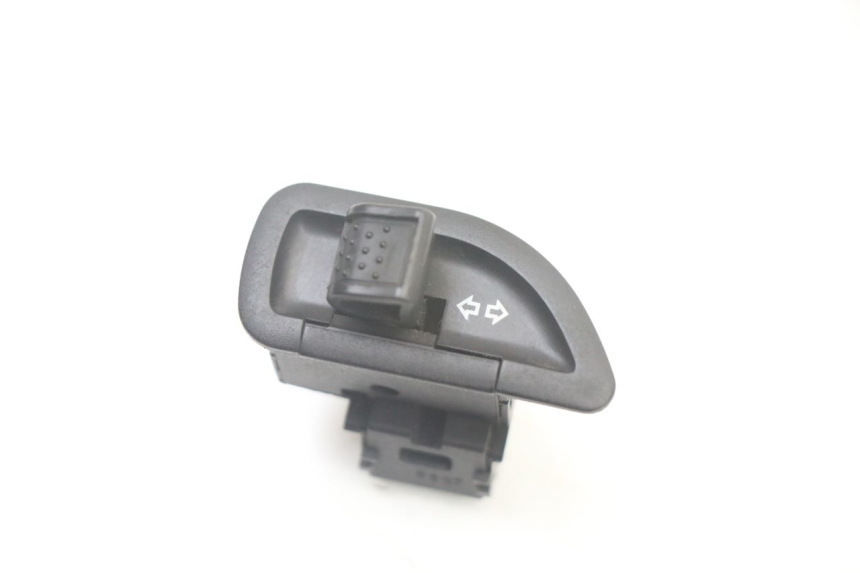 photo de CONMUTADOR INTERMITENTE PIAGGIO MP3 500 (2014 - 2016)