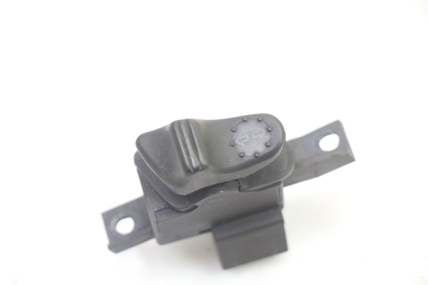 photo de INTERRUPTOR DE INTERMITENTES PIAGGIO VESPA GRANTURISMO 125 (2003 - 2007)