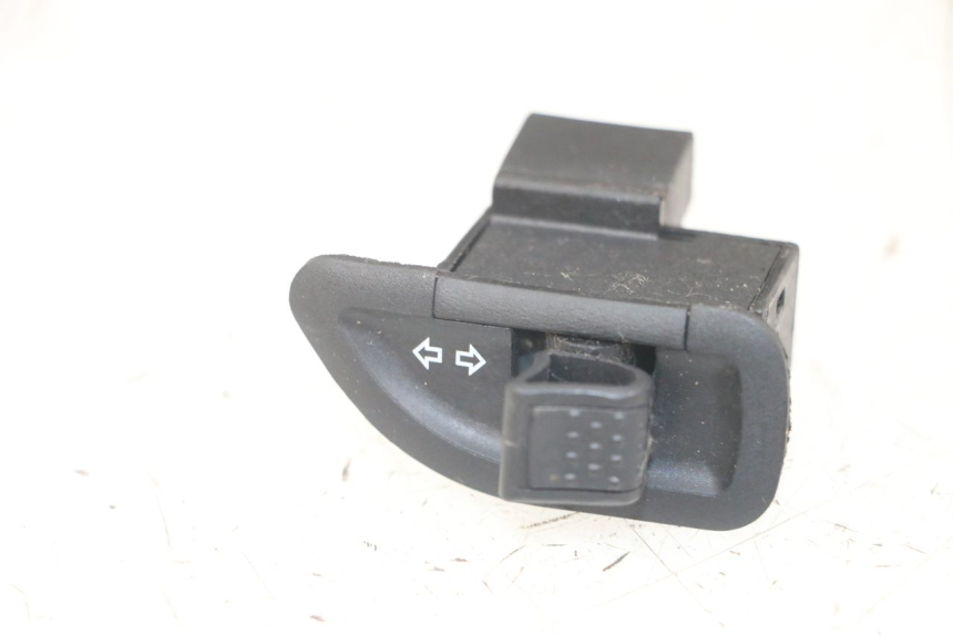 photo de INTERRUPTOR DE INTERMITENTES PIAGGIO ZIP 2T 50 (2009 - 2019)