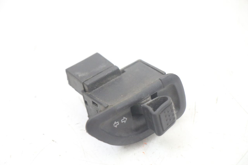 photo de INTERRUPTOR DE INTERMITENTES. PIAGGIO ZIP 4T 50 (2018 - 2020)