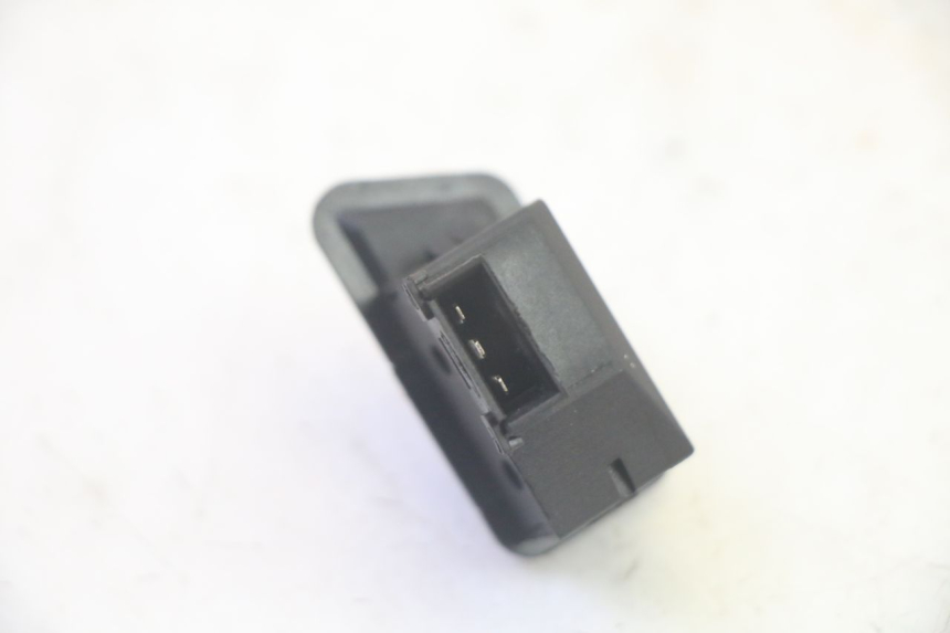 photo de CONMUTADOR INTERMITENTE JM MOTORS SANTANA EVO 50 (2024 - 2026) - Otra perspectiva