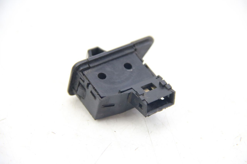photo de INTERRUPTOR DE INTERMITENTES SUZUKI SIXTEEN 125 (2008 - 2010)